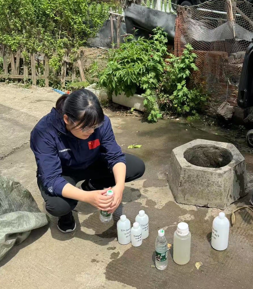 浅层地下水采样2.jpg