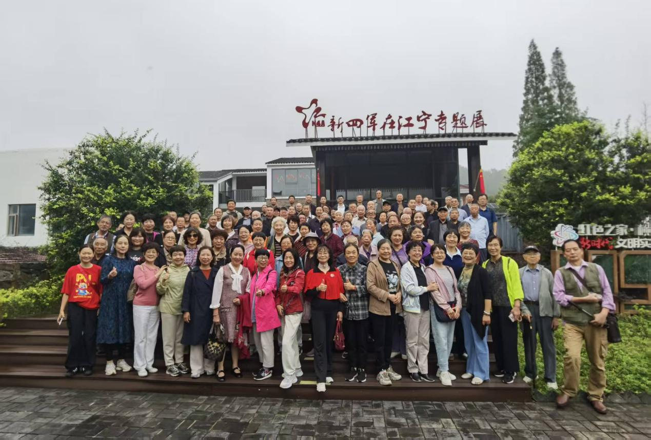 离退休老同志开展秋日参观学习活动 (3).png